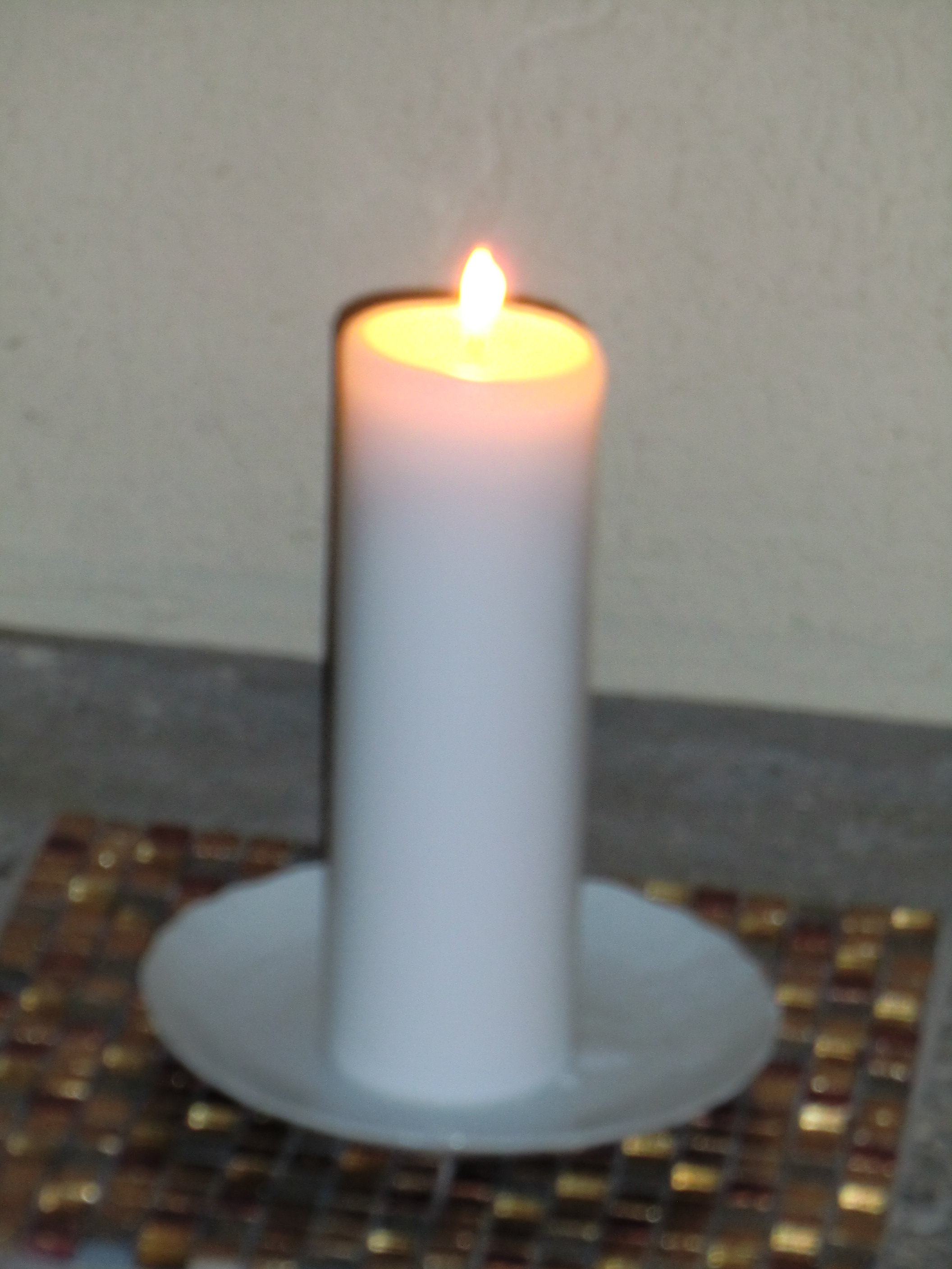 candela che è stata accesa tutta la notte durante l'adorazione
